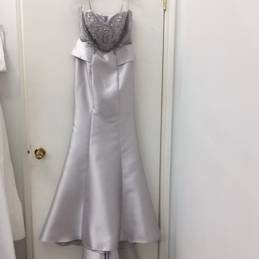 New silver prom dress - Picture 1 of 3